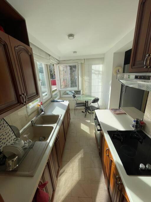 Chic City Retreat - Stylish Apartment In Bllok, Tirana Zewnętrze zdjęcie